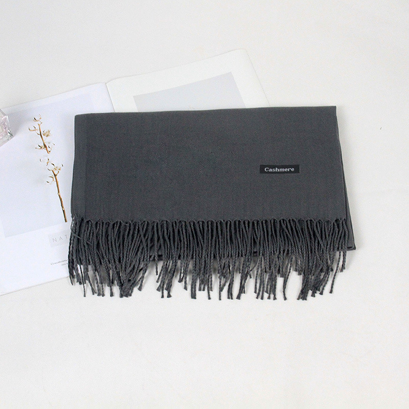Gris oscuro