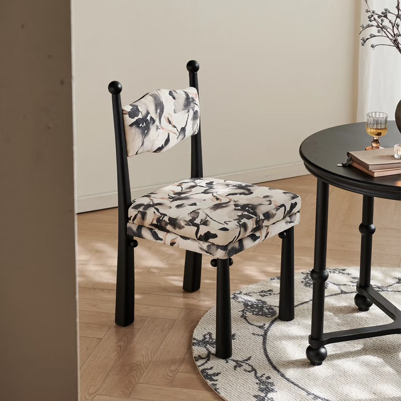 Chaise prince noire en frêne kapok