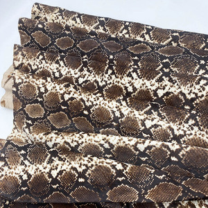 Patrón de pitón personalizado estampado de piel de serpiente cuero de vaca real con pelo en