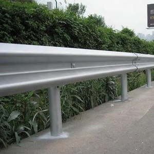 Snelweg Fabriek Wholesale Prijs Hoge Kwaliteit Gegalvaniseerd W-Beam Guard Rail Verkeersbarrières Veiligheidshek Voor Wegbescherming - Product Image 6