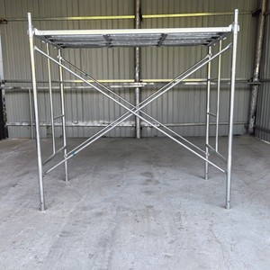 Andamios de acero galvanizado personalizables de dos capas modernas Escalera fácil de configurar para equipos de acceso a la construcción de hoteles - Product Image 3