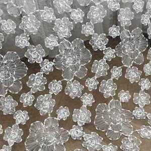 2025 nuovo modo di maglia tessuto di alta qualità del lavoro a mano ricamo 3D fiore Applique tessuto netto di pizzo per il vestito