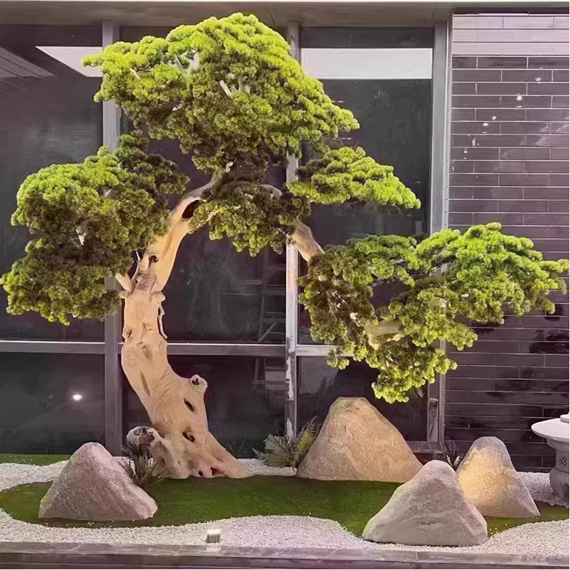 Árbol de 18 m de altura, 3 piedras de rocalla, raíz tallada en madera
