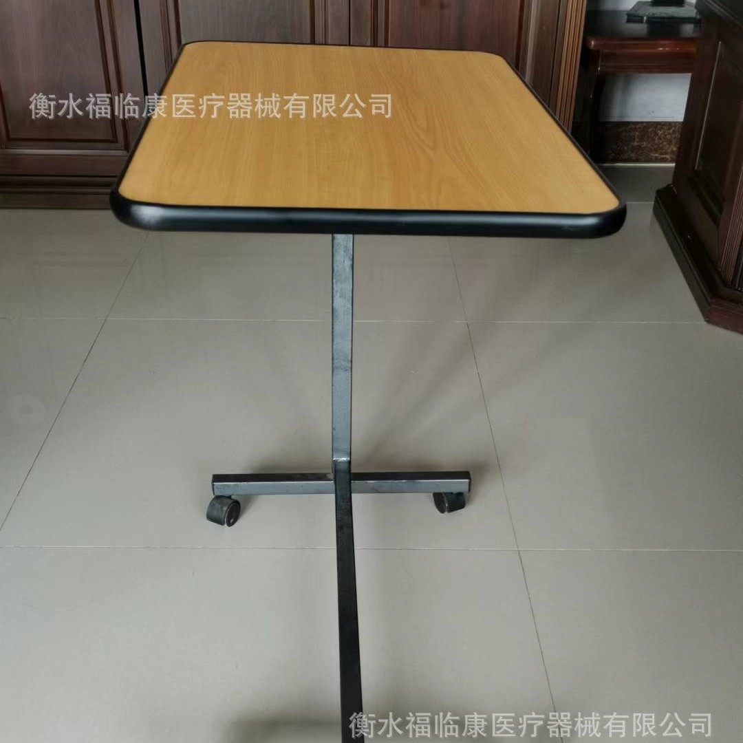 Tablero de mesa con veta de madera amarilla.