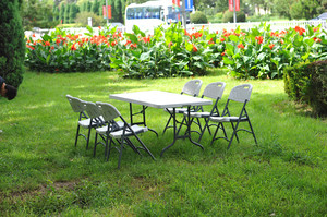 Plastic center reception table
