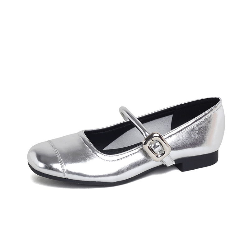 Silver-flat soled style