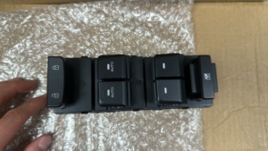 Dayanıklı güç pencere ana şalter Hyundai Sonata 2015-2019 OE 93570C1010 93570-C1010 araba yedek parçaları anahtarı araba anahtarı - Product Image 4