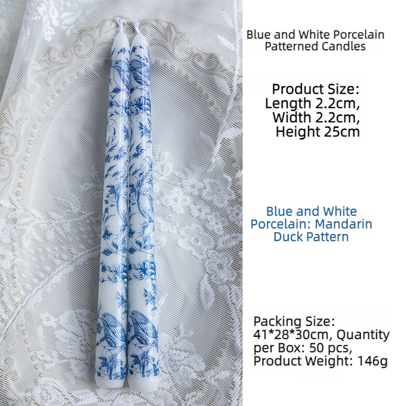 Porcelaine bleue et blanche à motif de canard mandarin.
