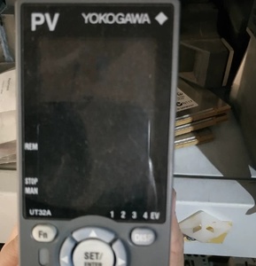 100% New and Original <strong>Yokogawa</strong> Digital Indicating Controller Temperature Controller UT32A - Product Image 2