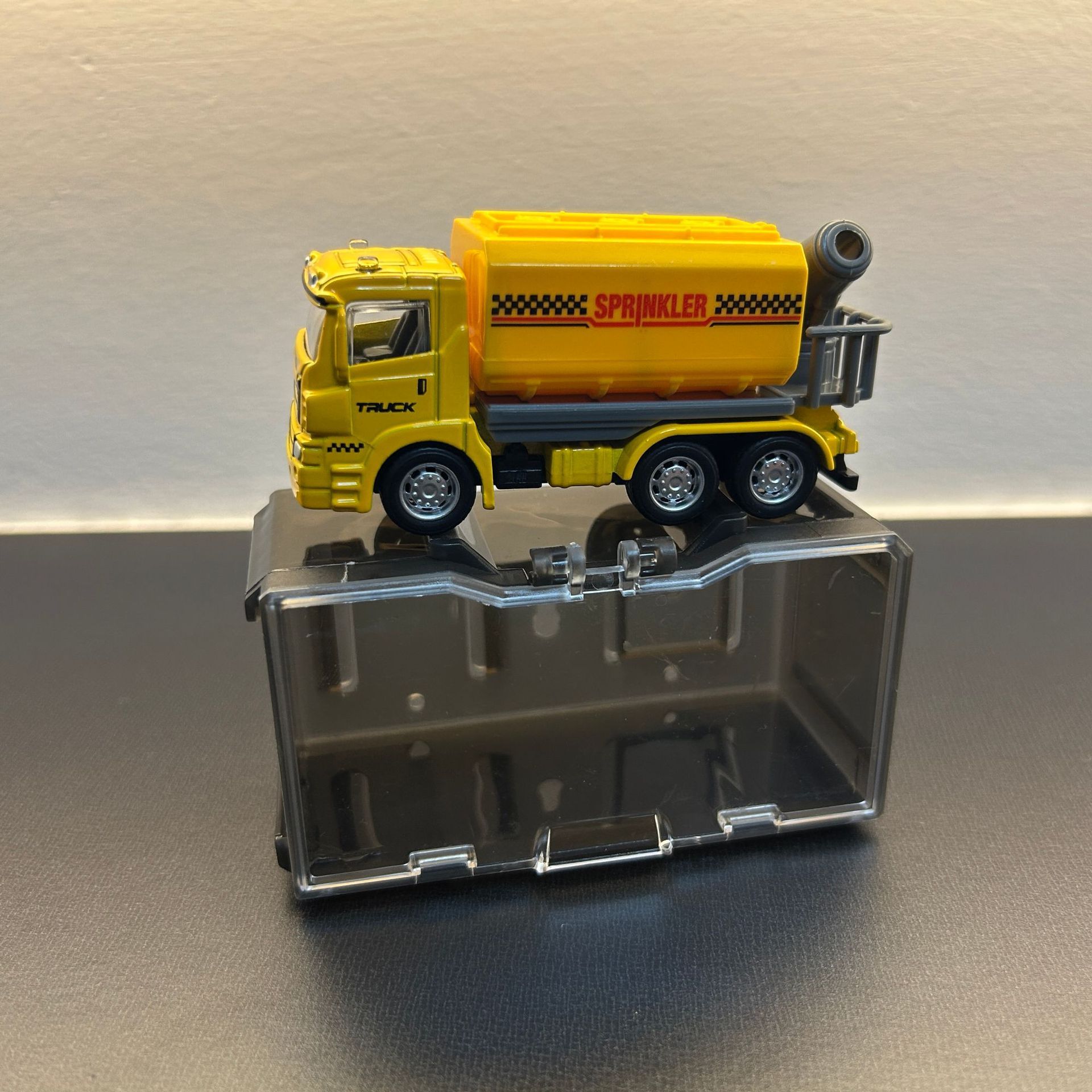 Engineering-series dust suppression vehicle, single unit with di