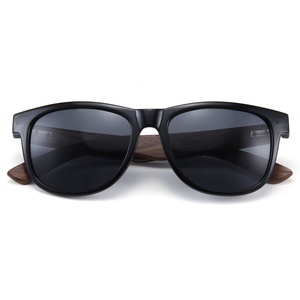 2024 New Arrival Stylish biểu tượng tùy chỉnh kính mặt trời khung nhựa Walnut gỗ đền phân cực Kính mát - Product Image 3