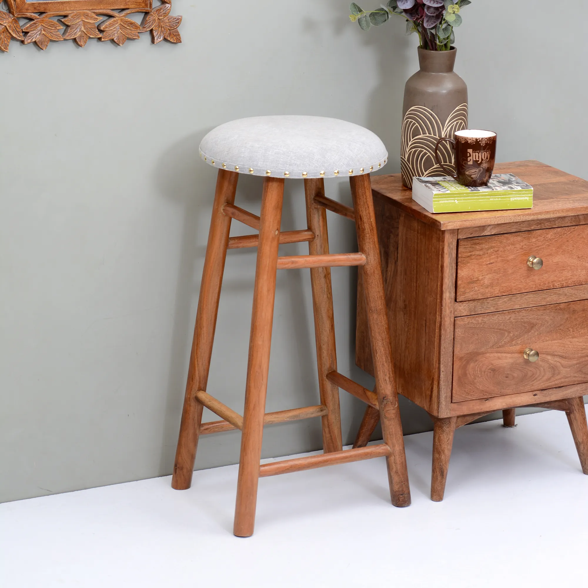 Cadeira de bar estofada em madeira maciça moderna de luxo nórdica para bar, banco giratório em forma redonda
