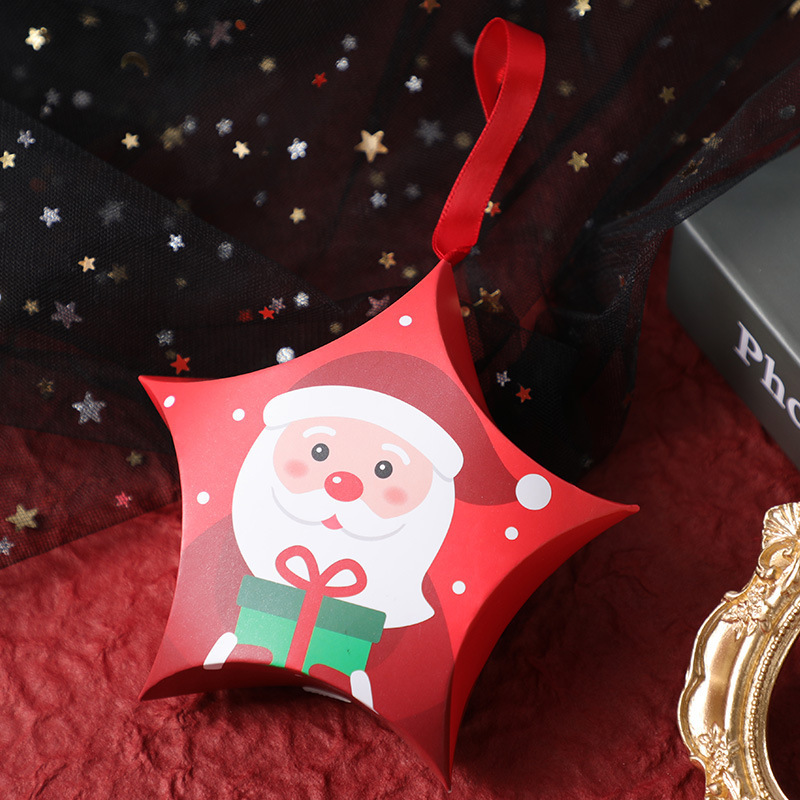 Père Noël rouge livrant des cadeaux