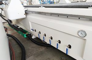 China <span class=keywords><strong>cnc</strong></span> roteador de madeira 1224 personaliza carpintaria para móveis e porta design