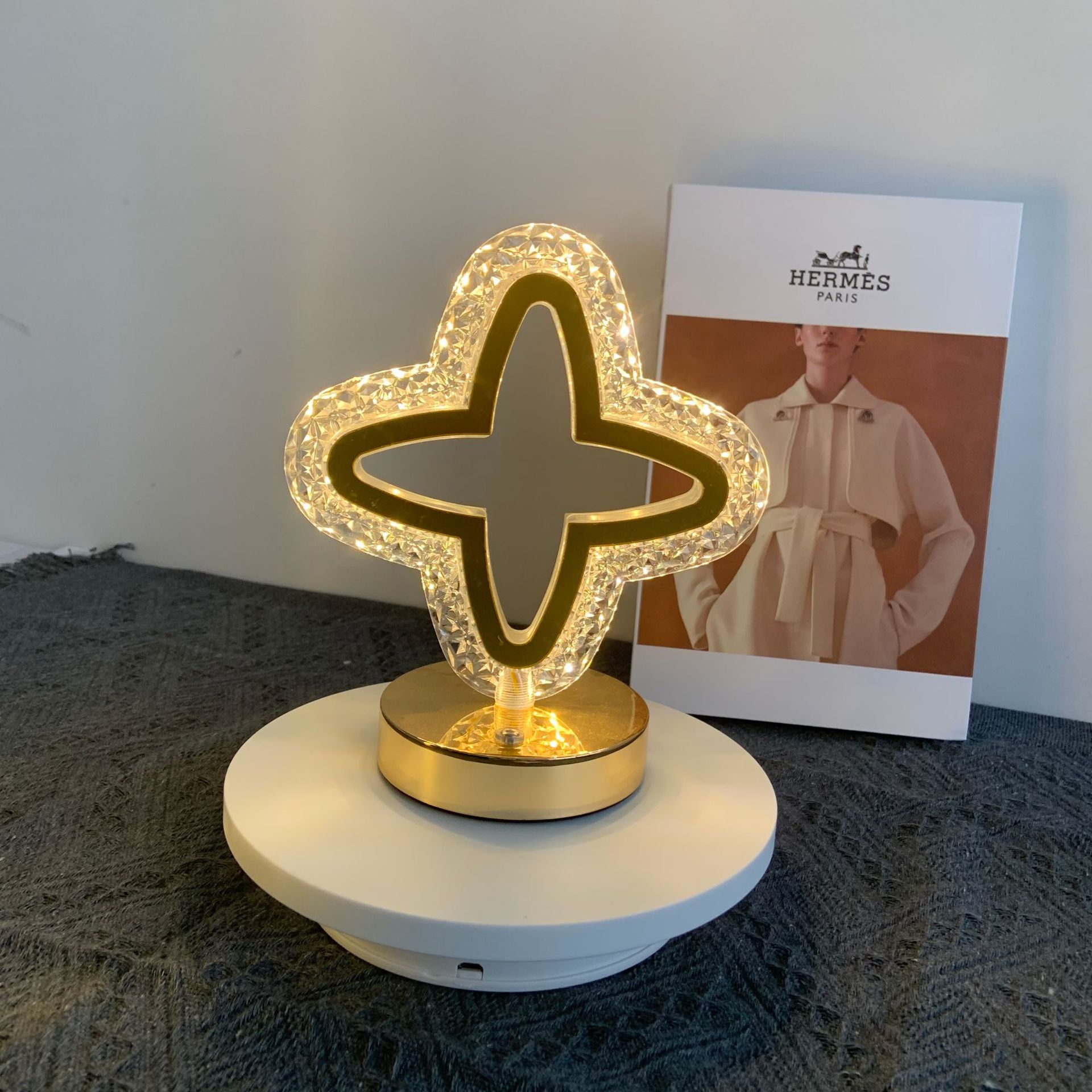 2w - four leaf flower