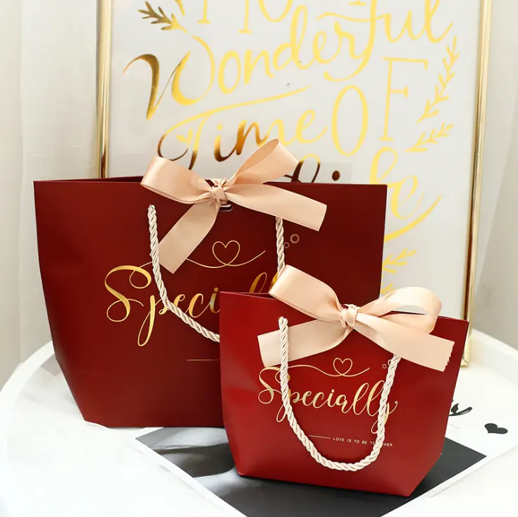 Sacchetti di carta per sacchetti regalo di nozze indiani romantici