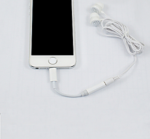 适用于iPhone 6 7 8 11 12 13 X XS Max Pro手机配件的绅士杰克3.5毫米2合1辅助音频适配器 - Product Image 1
