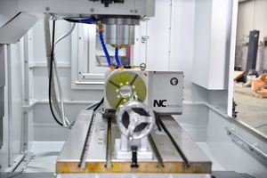Macchina verticale SUPERTECH 650 utilizza un sistema di controllo numerico avanzato, facile da usare, programmazione flessibile - Product Image 4