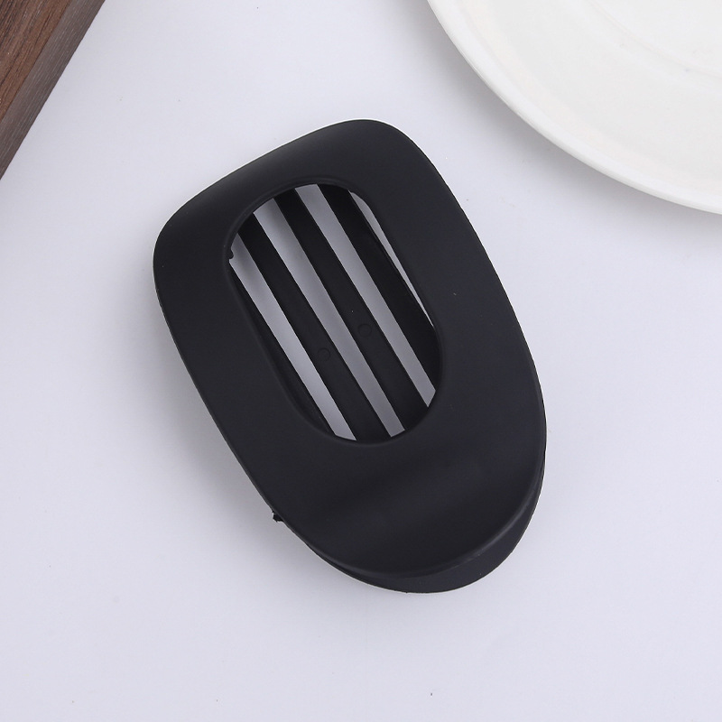 Pince ovale en bec de canard style noir mat