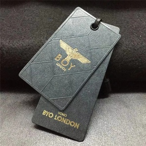 Etiquetas colgantes de ropa de papel con logotipo de nombre de impresión de diseño personalizado barato etiquetas colgantes de ropa con cuerda - Product Image 6
