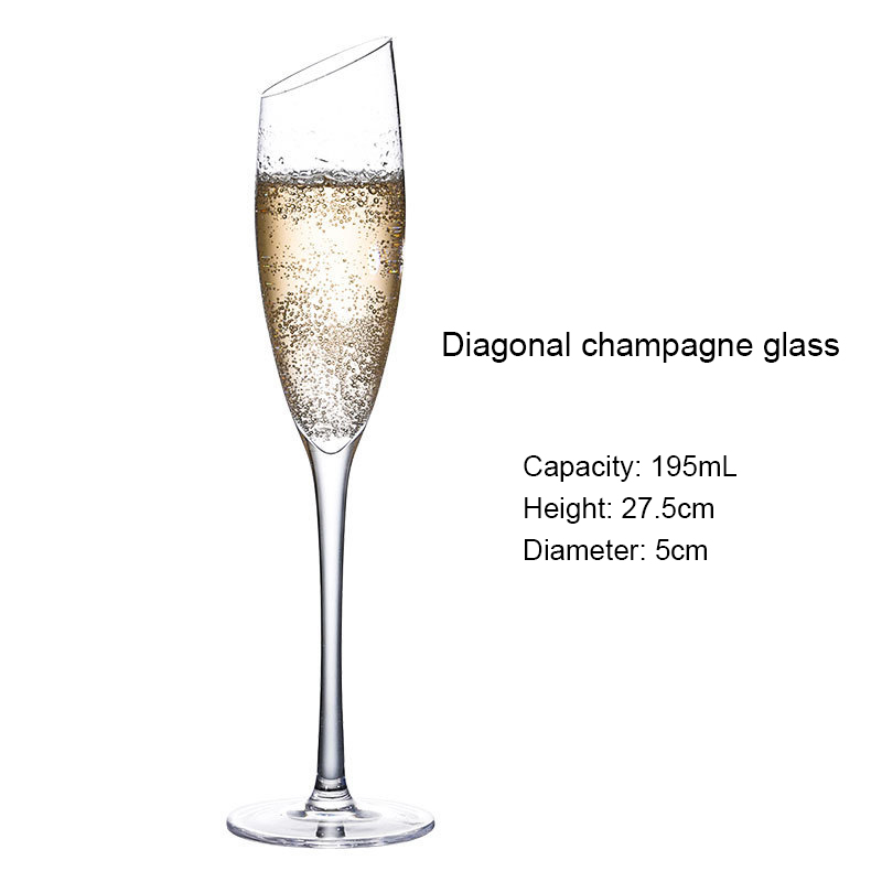 Verre à champagne incliné