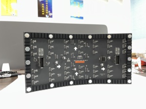 Крытый SMD полноцветный светодиодный дисплей гибкий RGB изогнутый Мягкий СВЕТОДИОДНЫЙ модуль панели P2 P2.5 P3.076 P4 различных размеров - Product Image 5
