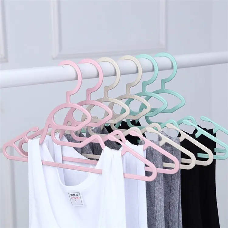 LEEKING Wholesale excellent material light multifunctional anti slip baby plastic clothes hangers