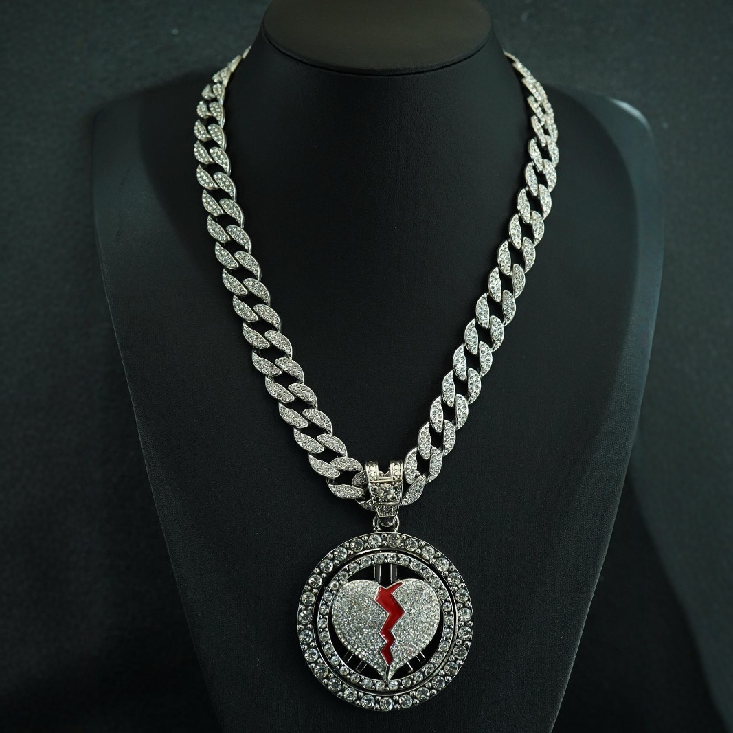 Pendentif en argent avec chaîne cubaine de 18 pouces