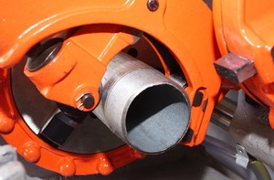 <strong>PIPE</strong> <strong>Threading</strong> <strong>Machine</strong> ZT-R4