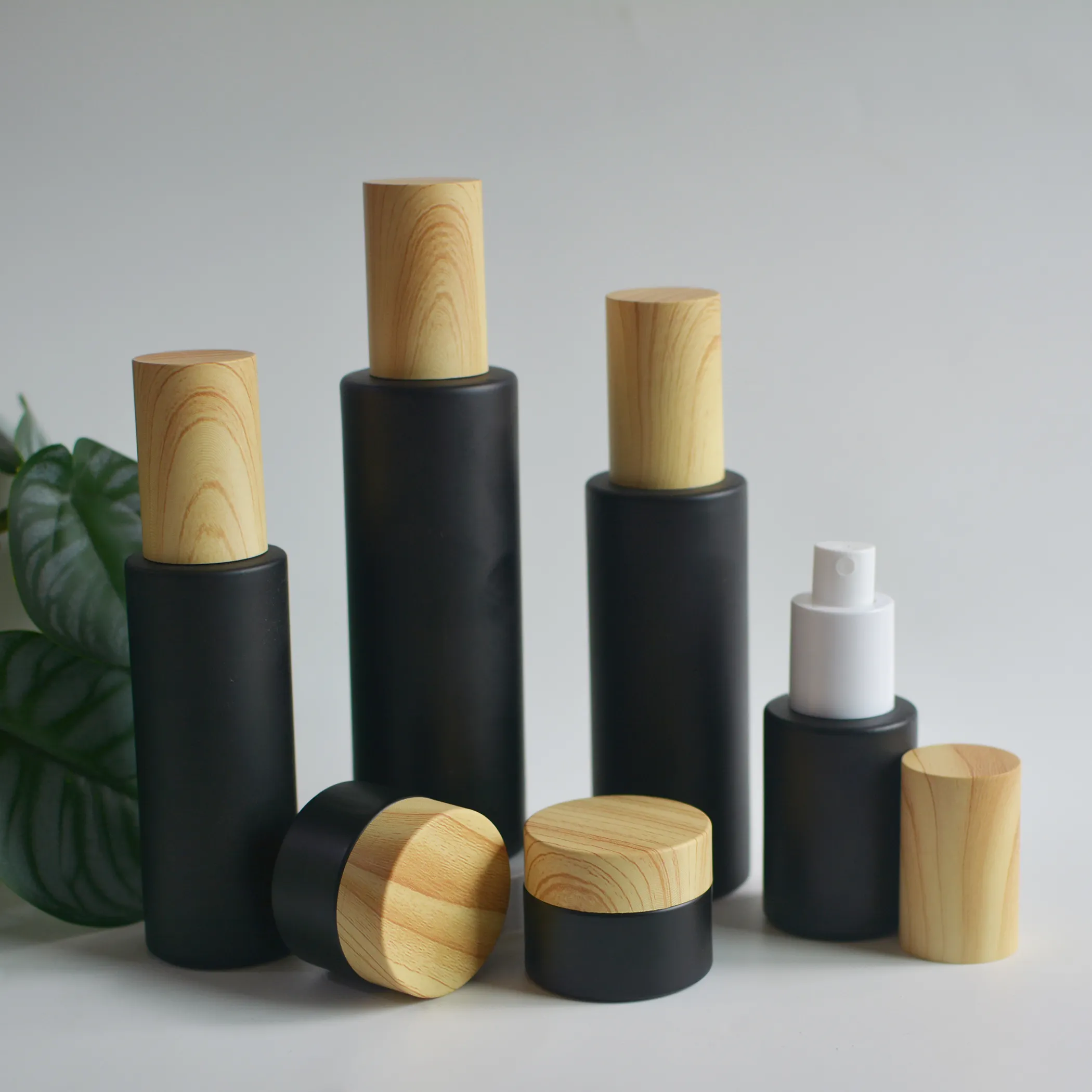 Grosir Harga Pabrik 20Ml-100Ml Set Kemasan Kosmetik Hitam Matte Di Bambu Tampilan Motif Kayu