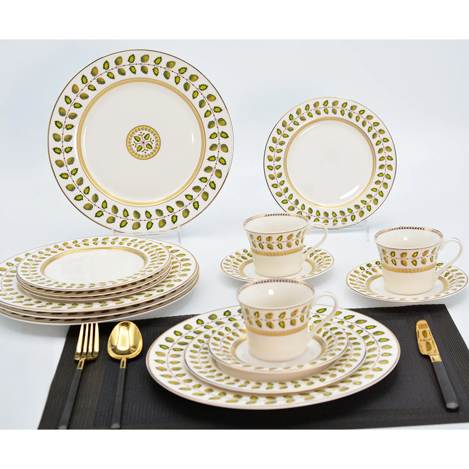 Alta qualità disegno del fiore germania in rilievo 999.9 puro oro cena set e tea set