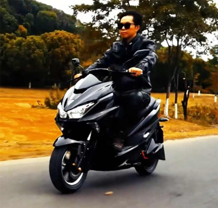 CKD SKD sepeda motor listrik pabrikan Tiongkok, sepeda motor listrik dewasa 2700W 85km/jam kecepatan eec 12 inci di Tiongkok