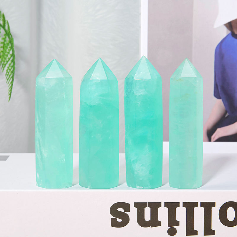 Green fluorite point