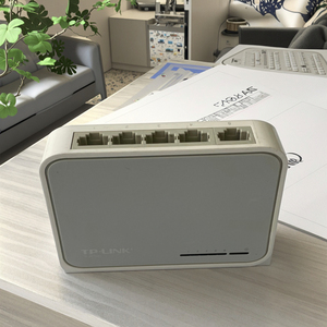 สวิตช์เครือข่ายมือสอง TL-SF1005 TP-LINK + 5พอร์ต10/100Mbps พร้อม QoS Snmp สำหรับการเชื่อมต่ออินเทอร์เน็ตบาร์และกล้อง IP - Product Image 1
