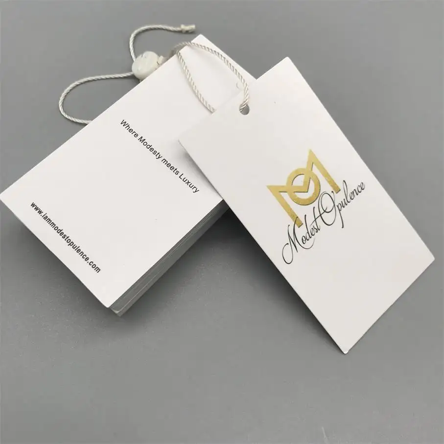 Etiquetas de papel de diseño OEM, logotipo personalizado de moda, reciclables, etiquetas colgantes para ropa de marca