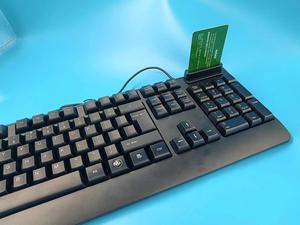 Teclado con lector de tarjetas inteligentes - Product Image 6