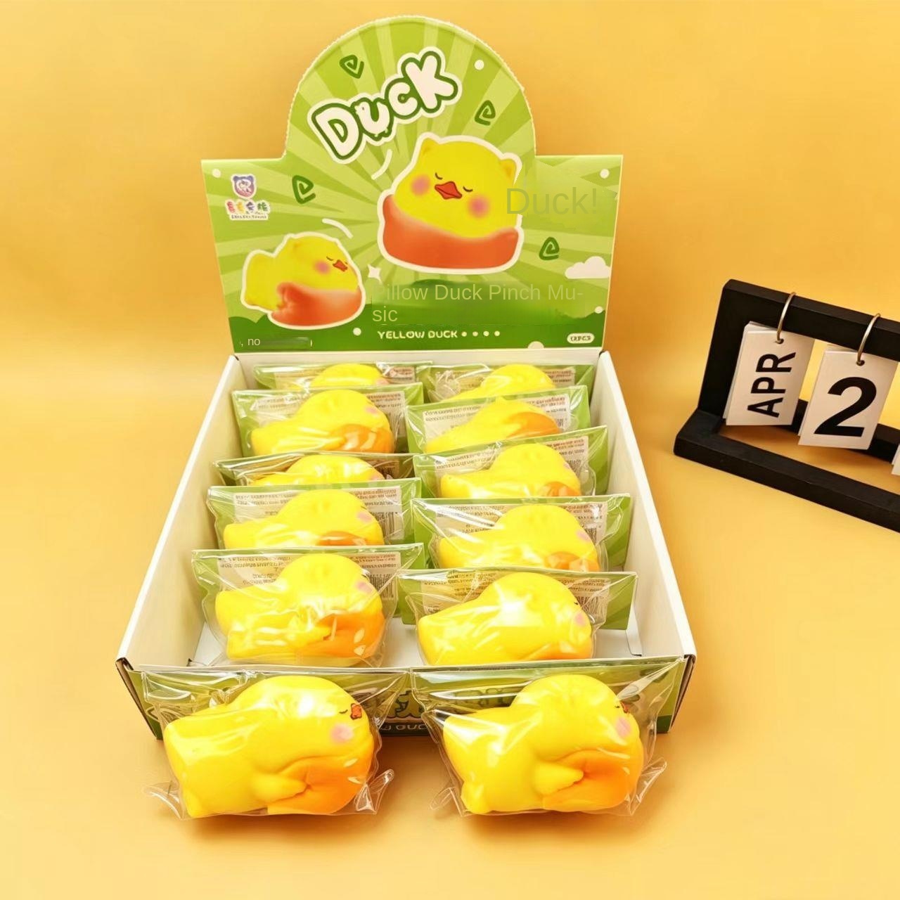Compra una caja de 12 patitos de almohada fluidos y recibe una caja expositora de regalo.