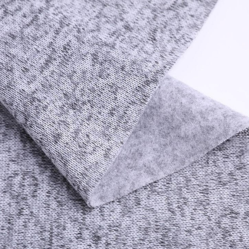 Gris oscuro