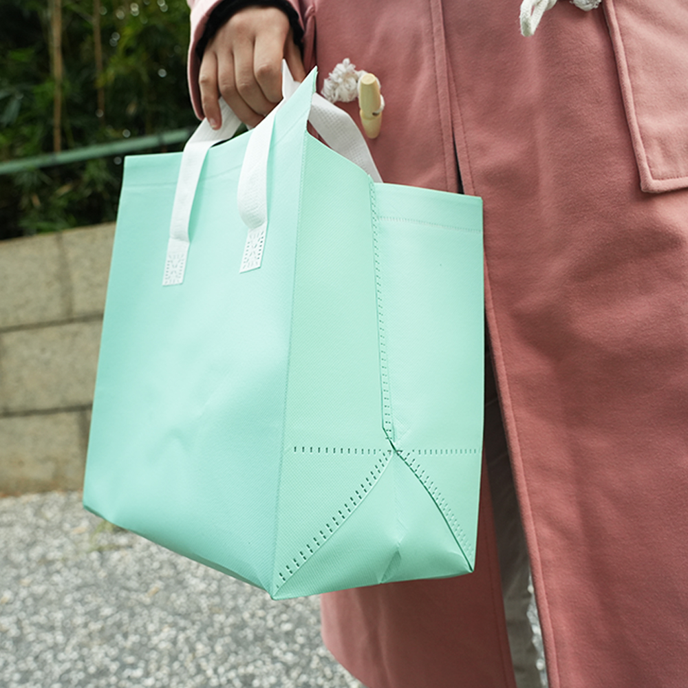 สีเขียวอ่อน