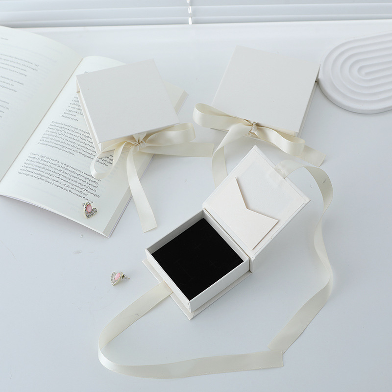 8 pocket ribbon box