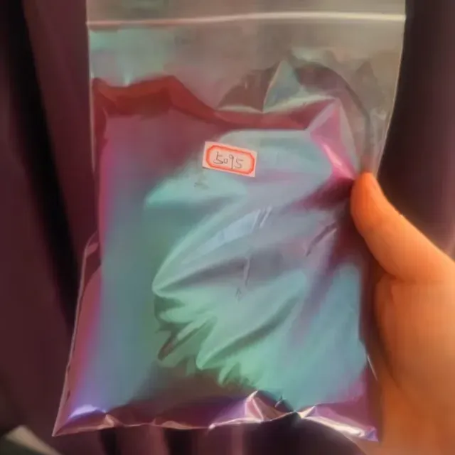 สีเทาเข้ม