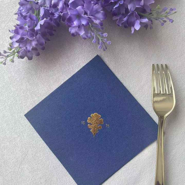 Guardanapos de papel airlaid azul marinho com folha de ouro