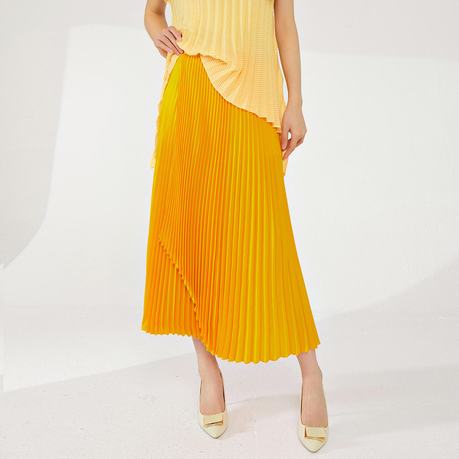 สีเหลือง