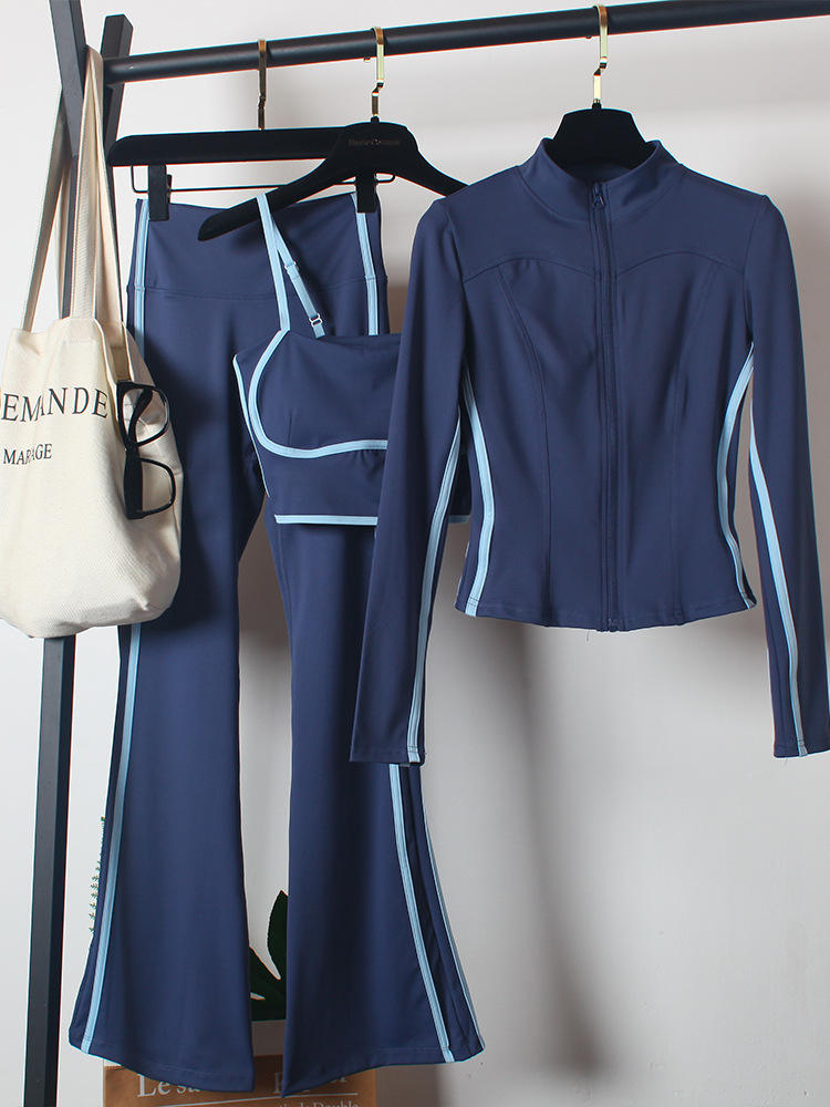 Veste, soutien-gorge, pantalon bleu baleine parfumé