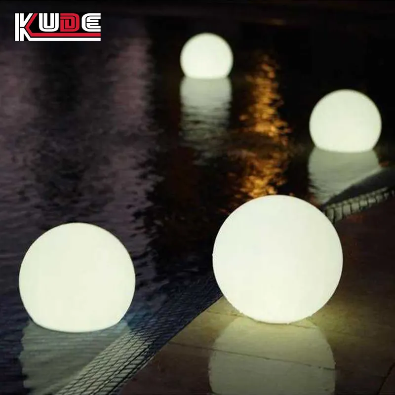 Boule lumineuse à LED Imperméable Décoration extérieure de Noël à LED Batterie rechargeable