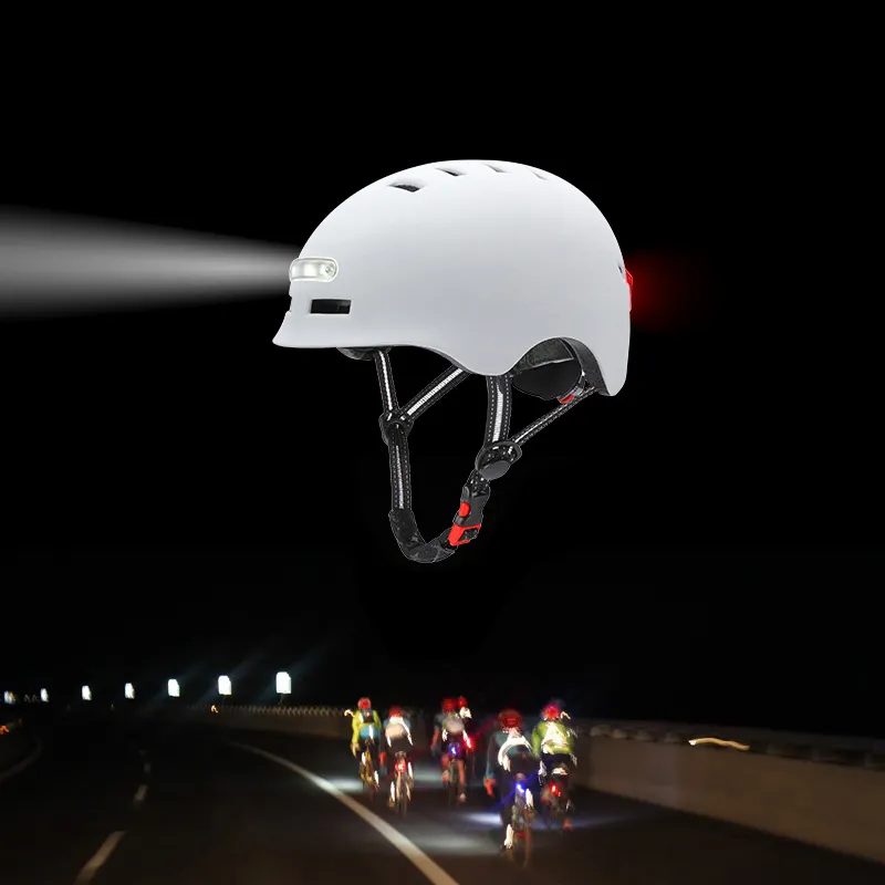 2023人気のcascoユニークなバイクヘルメットLEDフロントとリアの警告灯付きオートバイヘルメット