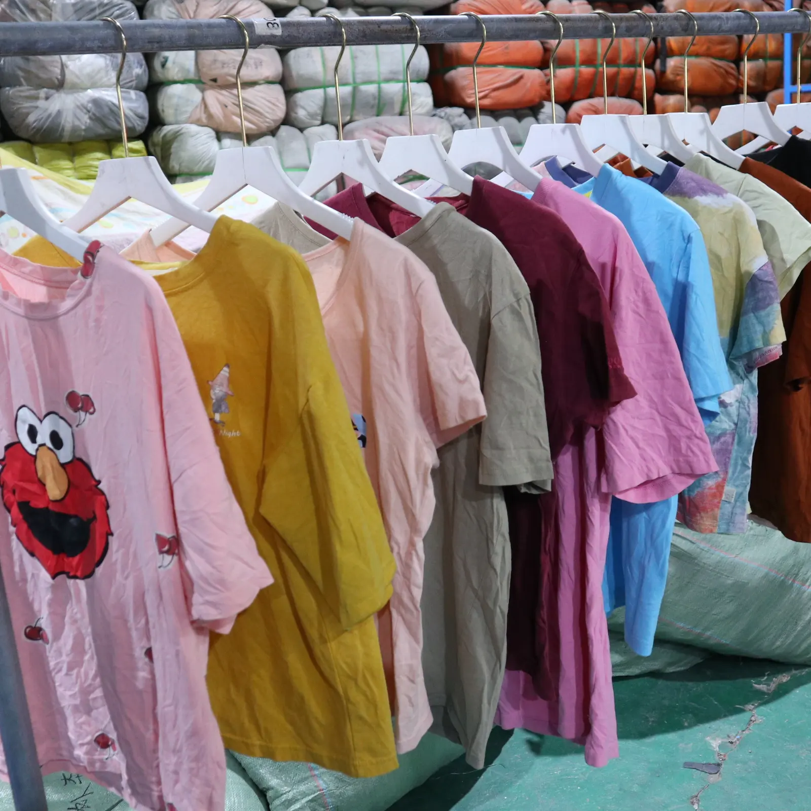 Vêtements d'occasion t-shirt pour femmes vêtements et chaussures d'occasion ventes d'usine vêtements d'occasion tonne
