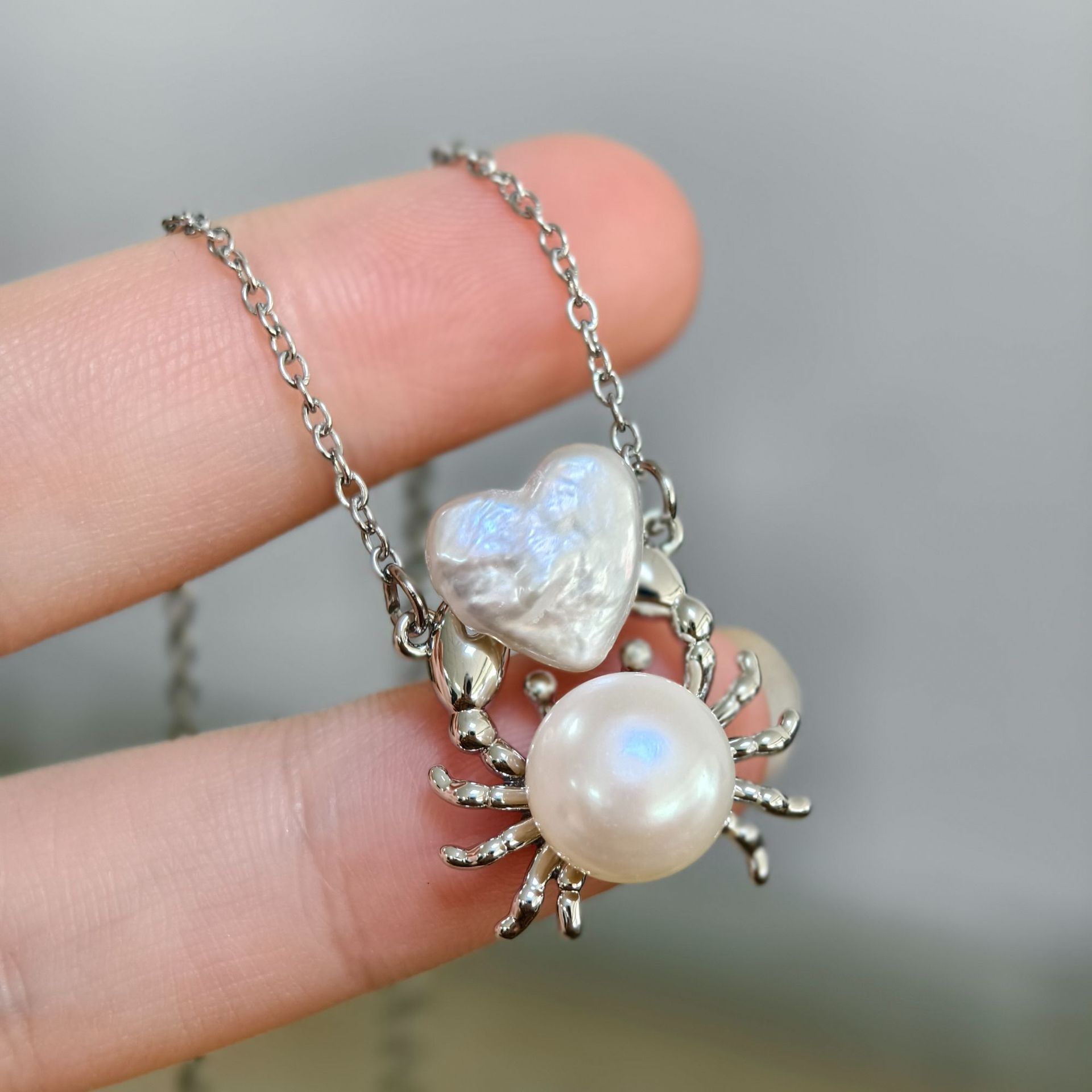 Crabe d'amour couleur acier (perle naturelle)