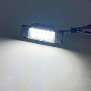 自動照明システムアクセサリー262618996512V 18個2835SMD日産ティアナ/パスファインダー用白色<span class=keywords><strong>LED</strong></span>ナンバープレートライト