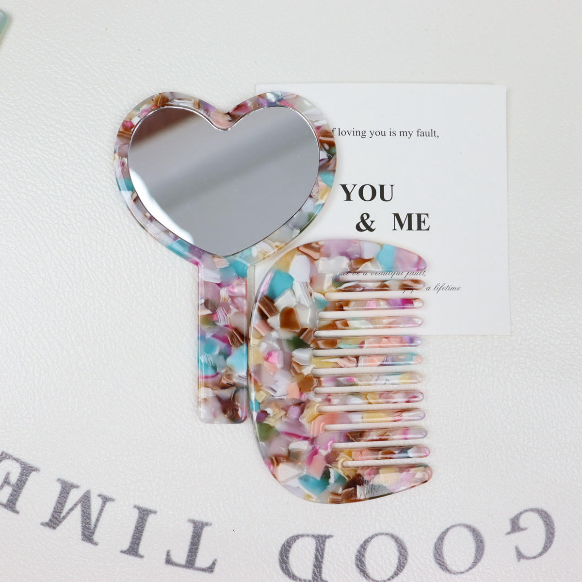 มีสีสัน